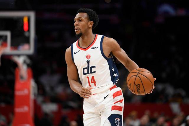 郭艾伦表示没有怨恨和委屈 在直播中一度哽咽